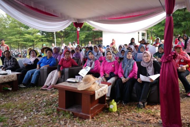 Lomba Menanam Sayuran Meriahkan HUT ke-25 DWP dan Hari Ibu ke-96